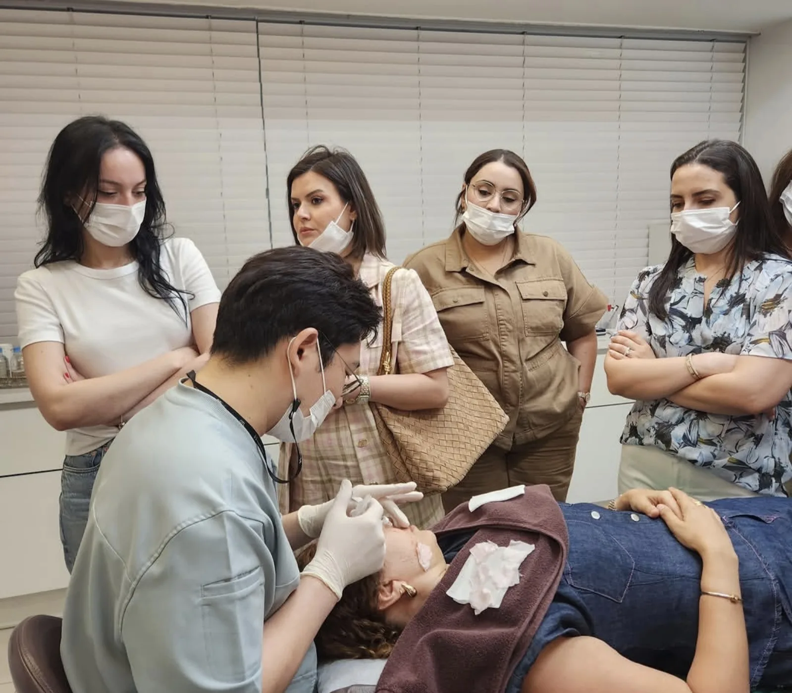 Session de formation pratique en médecine esthétique en Corée du Sud